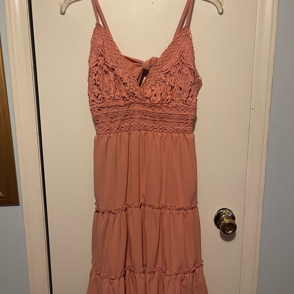 Elegant Coral Lace Dress - Picture 1 of 2